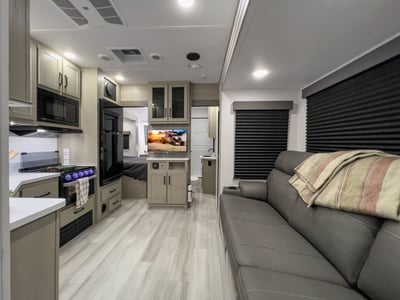 31GMomentum 27g interior